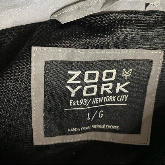 Zoo‎ York Full Zip Jacket Skateboards NYC L Silver w Patches Vintage Streetwear - Picture 9 of 14